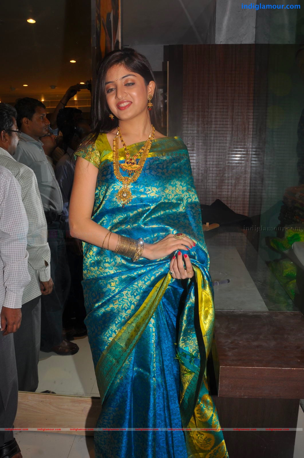Poonam Kaur Actress hd photo