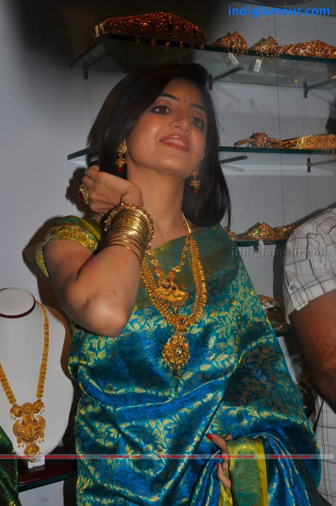 Poonam Kaur Actress hd photo