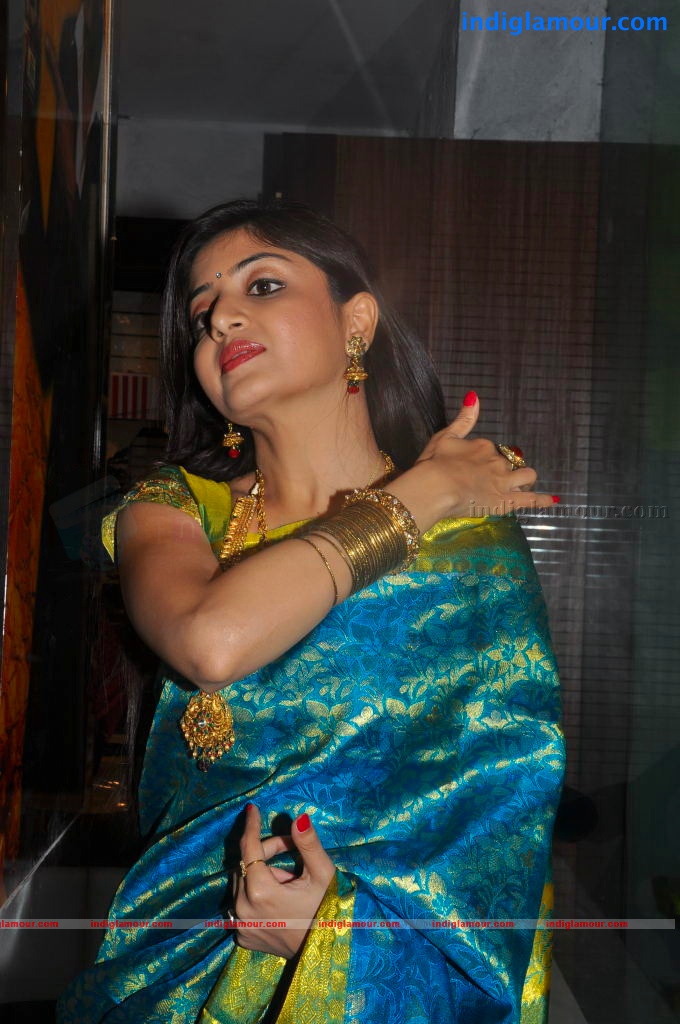 Poonam Kaur Actress hd photo