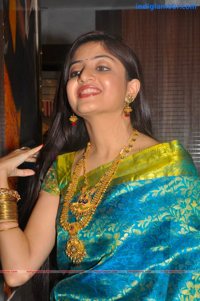 Poonam Kaur Actress hd photo
