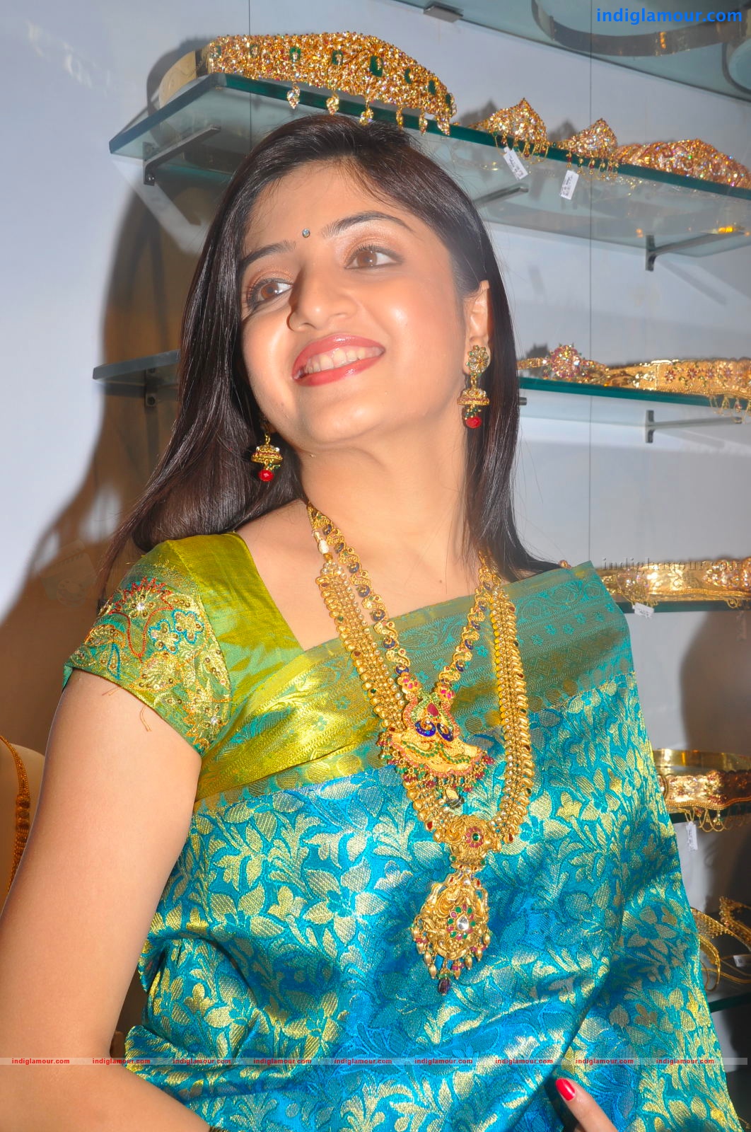 Poonam Kaur Actress hd photo