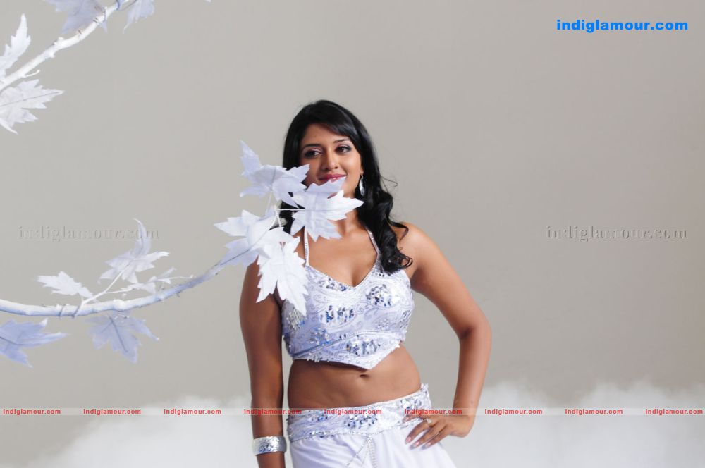 Vimala Raman Actress hd photo