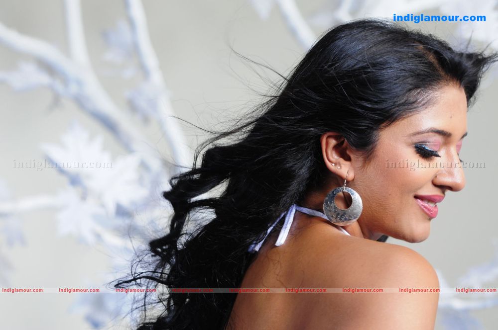 Vimala Raman Actress hd photo