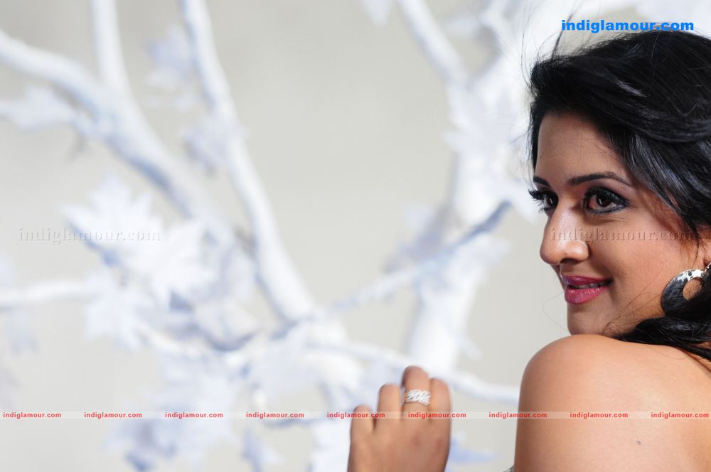 Vimala Raman Actress hd photo