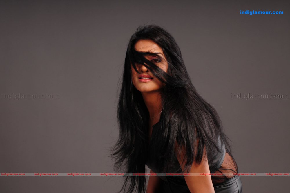 Vimala Raman Actress hd photo
