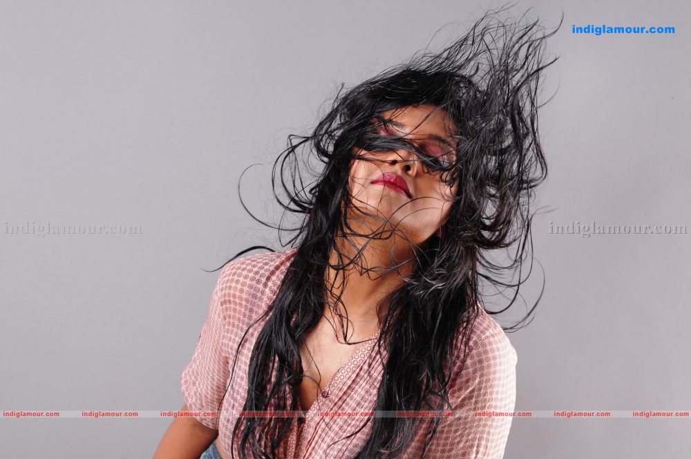 Vimala Raman Actress hd photo