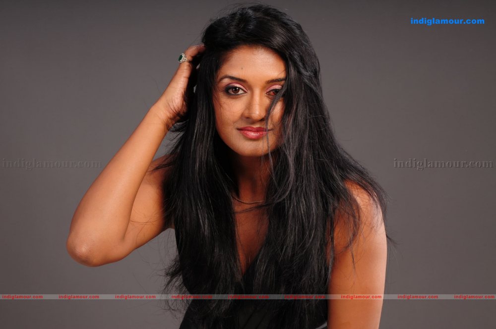 Vimala Raman Actress hd photo