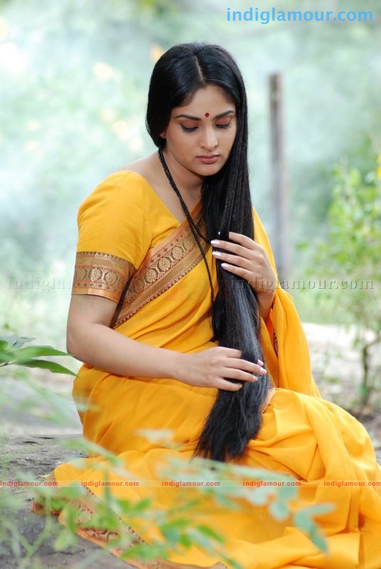 Ramya Actress hd photo