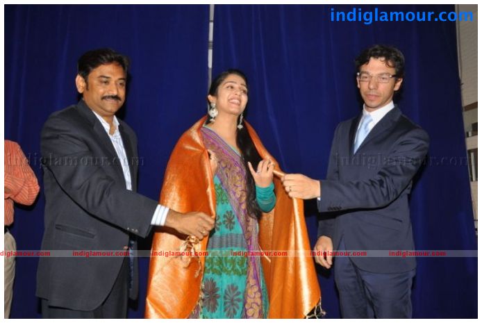 Charmi Actress hd photo