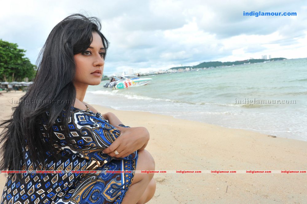 Vimala Raman Actress hd photo