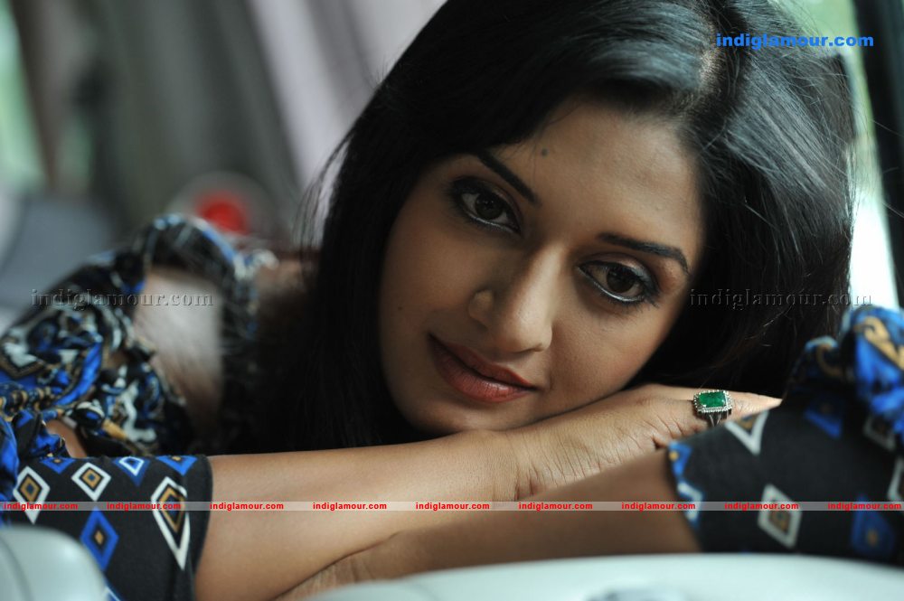 Vimala Raman Actress hd photo