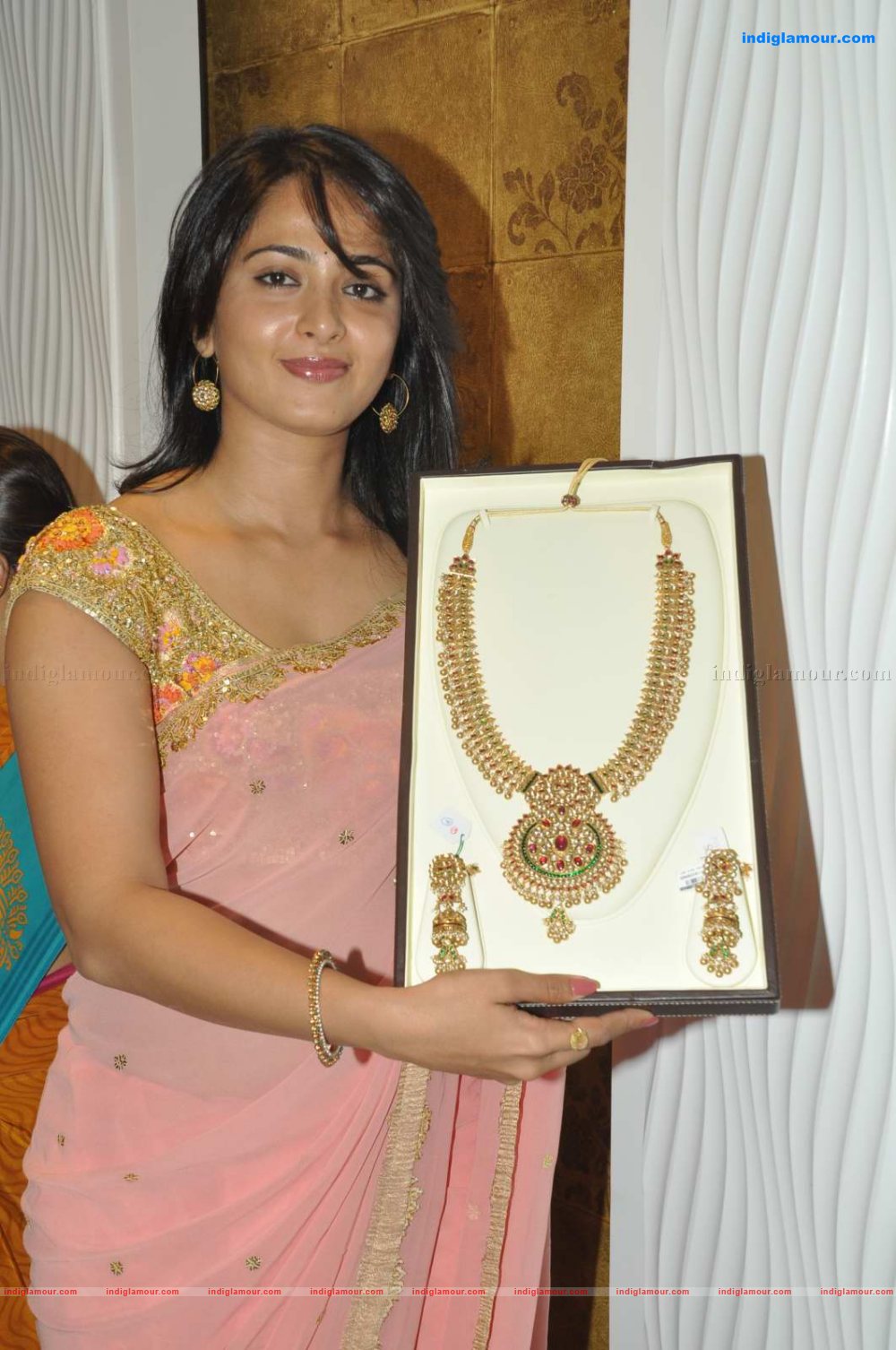 Anushka Actress hd photo