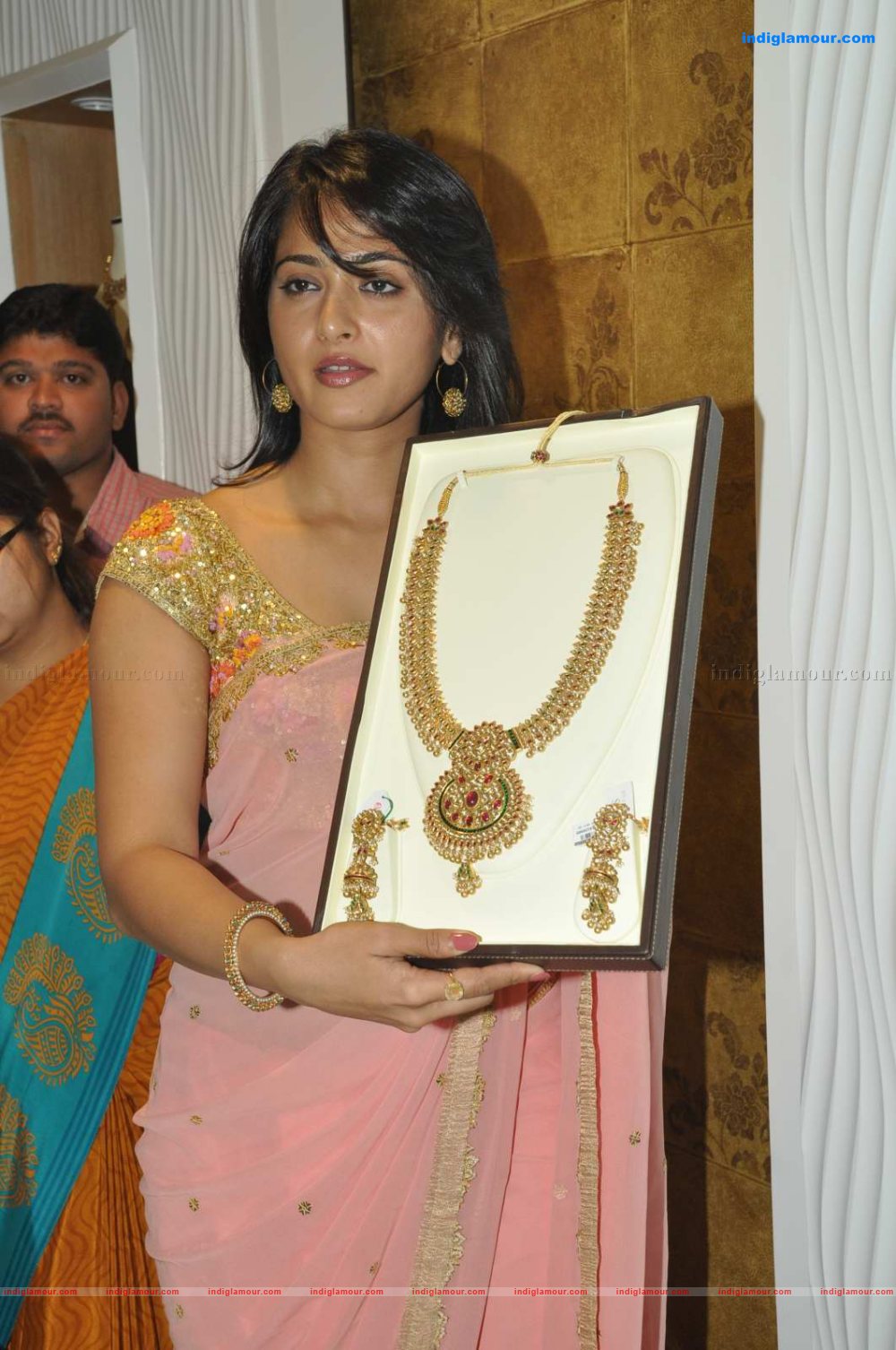 Anushka Actress hd photo
