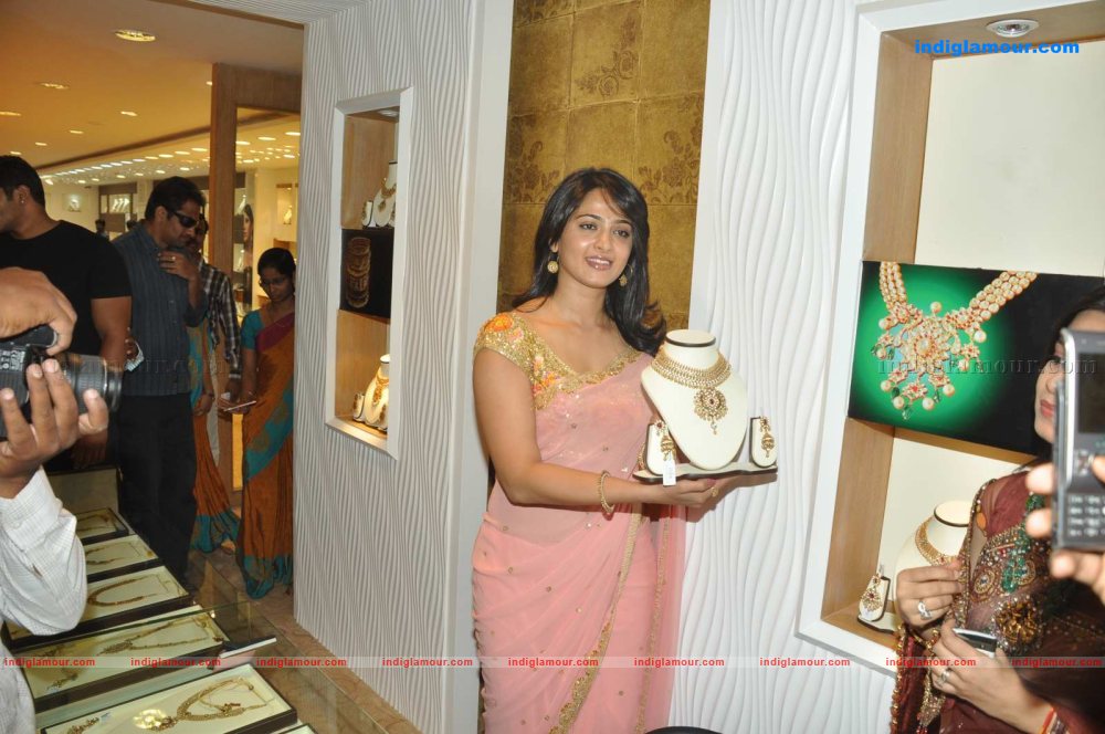 Anushka Actress hd photo