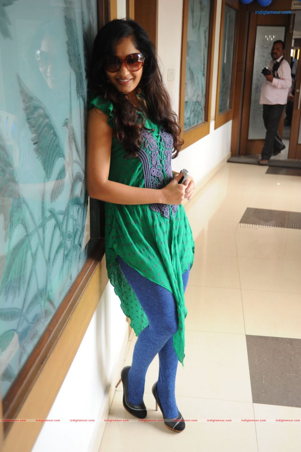 Madhavi Latha Actress hd photo