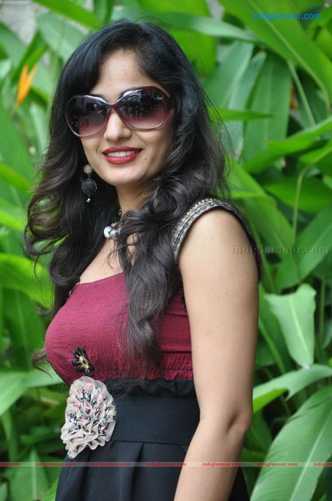 Madhavi Latha Actress hd photo