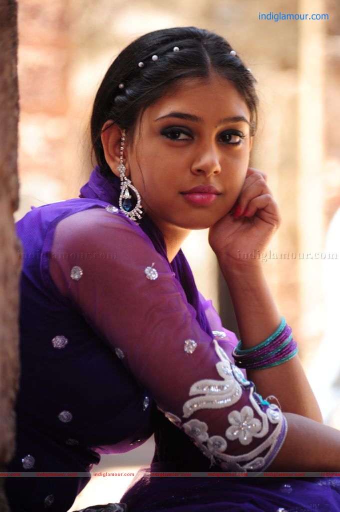 Niti Taylor Actress hd photo