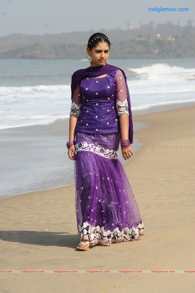 Niti Taylor Actress hd photo