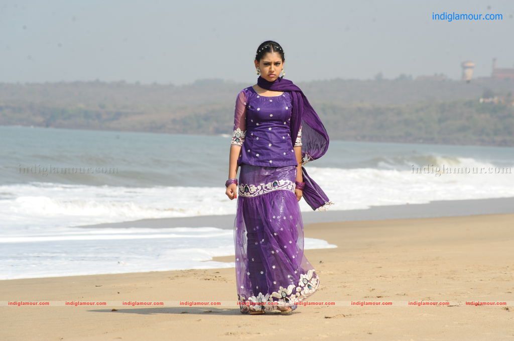 Niti Taylor Actress hd photo
