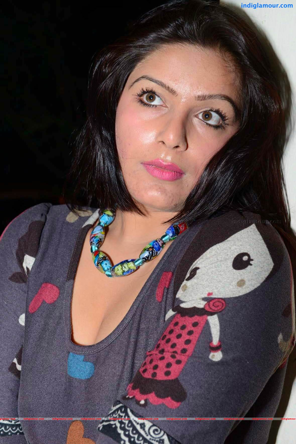Reva Actress hd photo