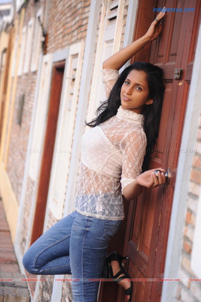 Aashika Actress hd photo