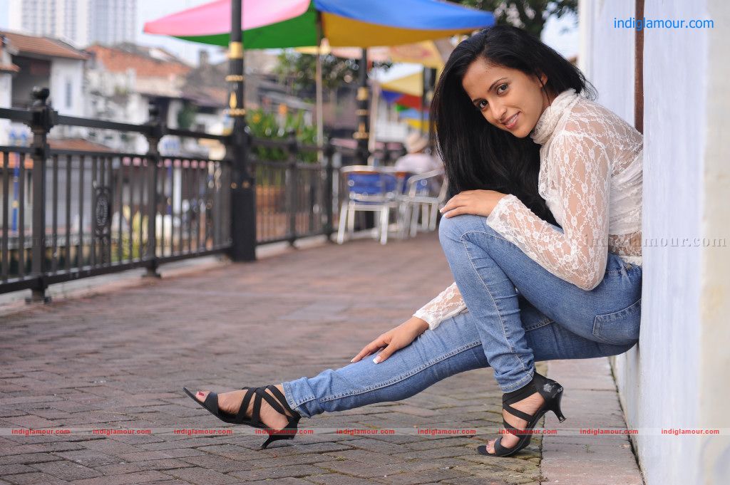 Aashika Actress hd photo