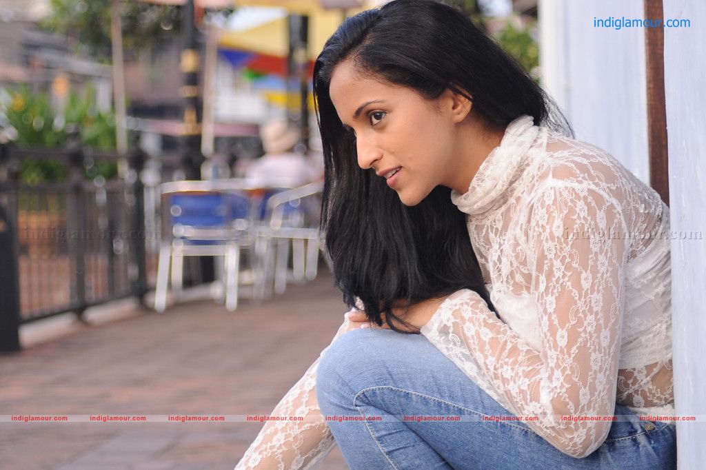 Aashika Actress hd photo