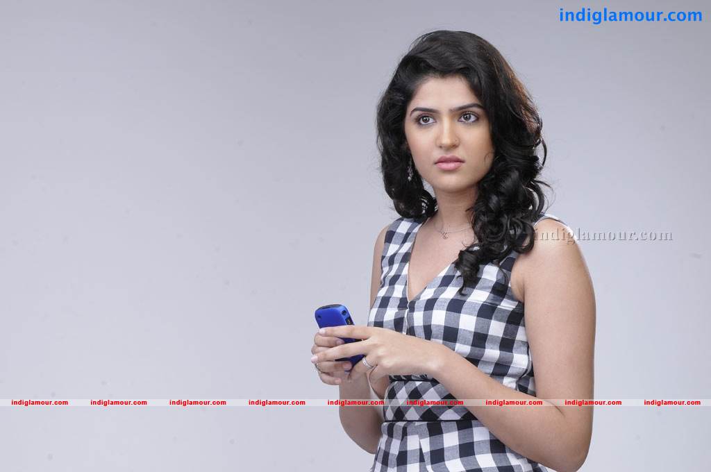 Deeksha Seth Actress hd photo