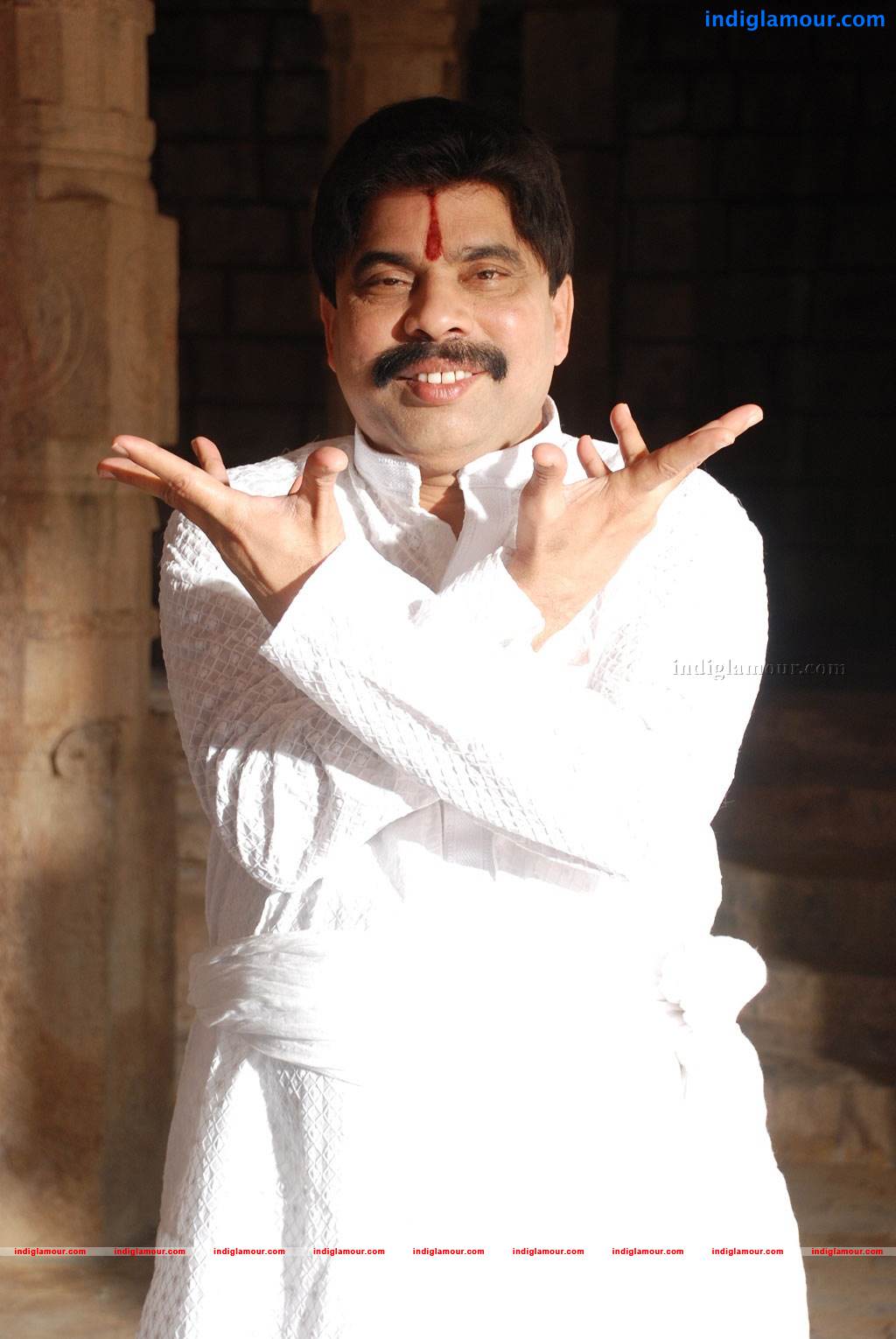 Kanna Laddu Thinna Aasaiya Actress hd photo