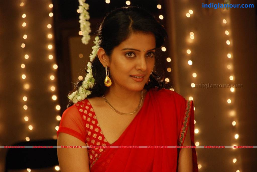 Kanna Laddu Thinna Aasaiya Actress hd photo