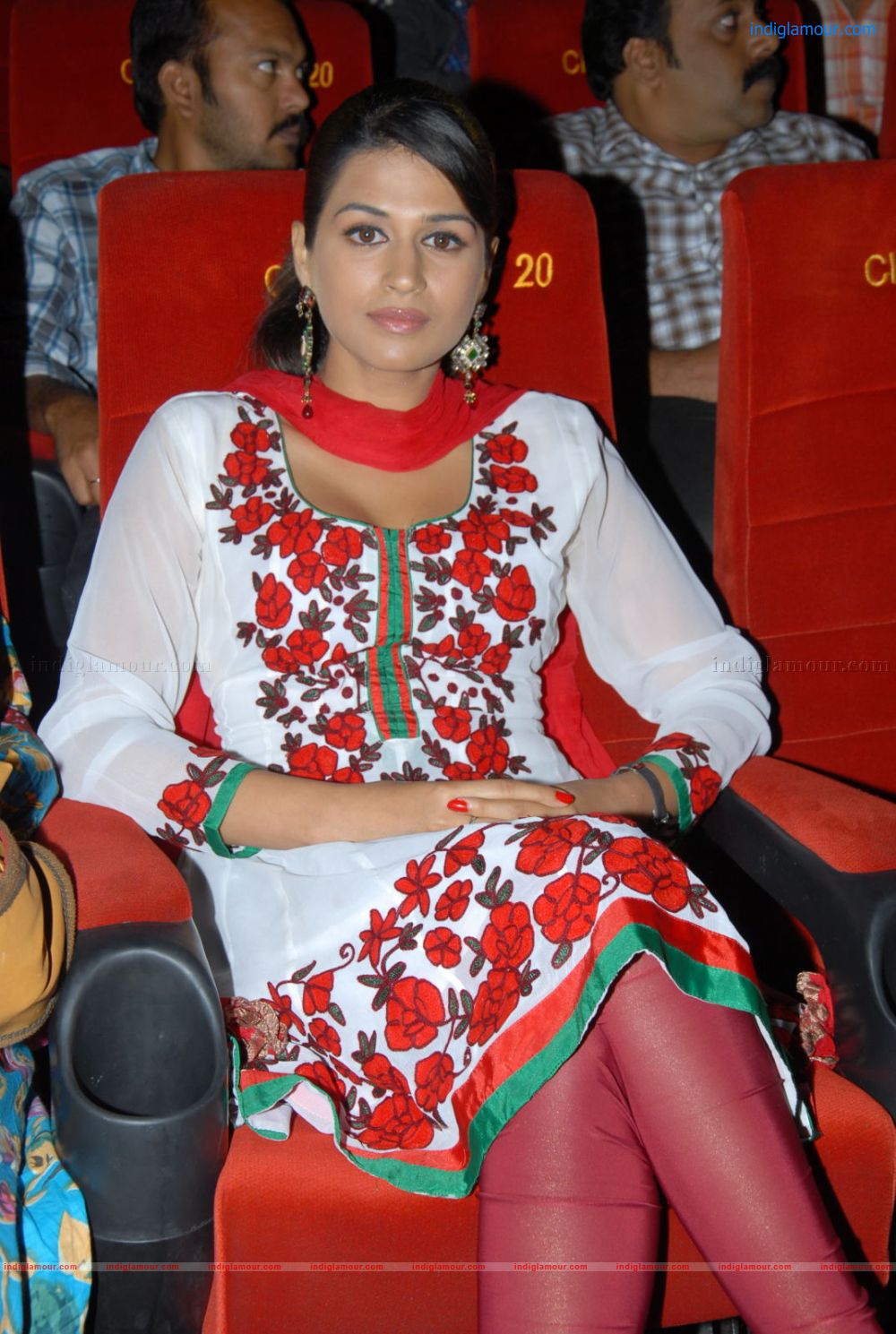 Shraddha Das Actress hd photo
