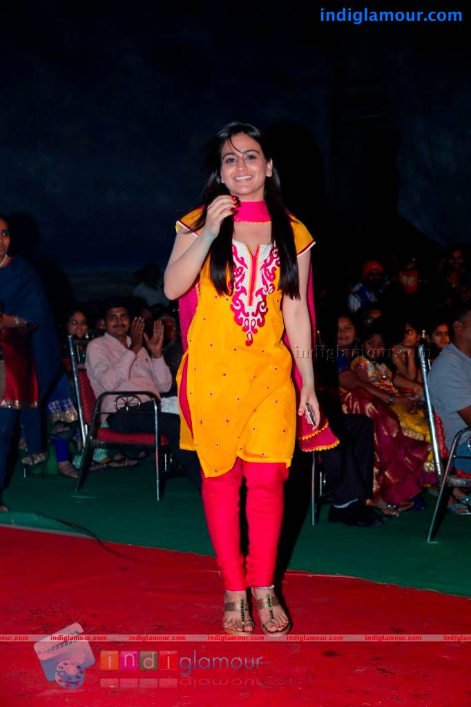 Aksha Actress hd photo