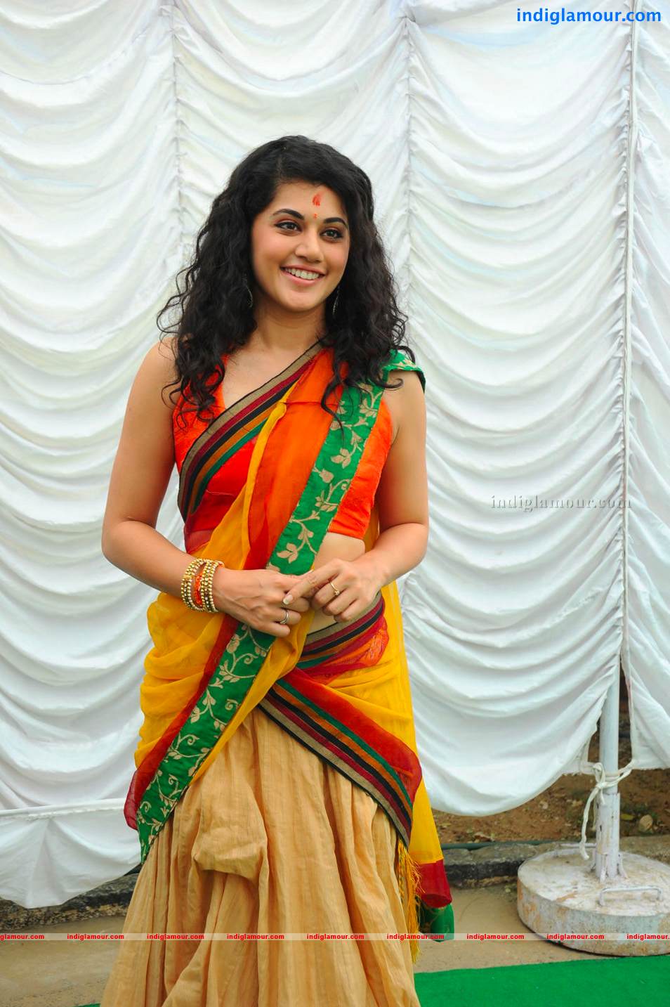 Tapsee Actress hd photo