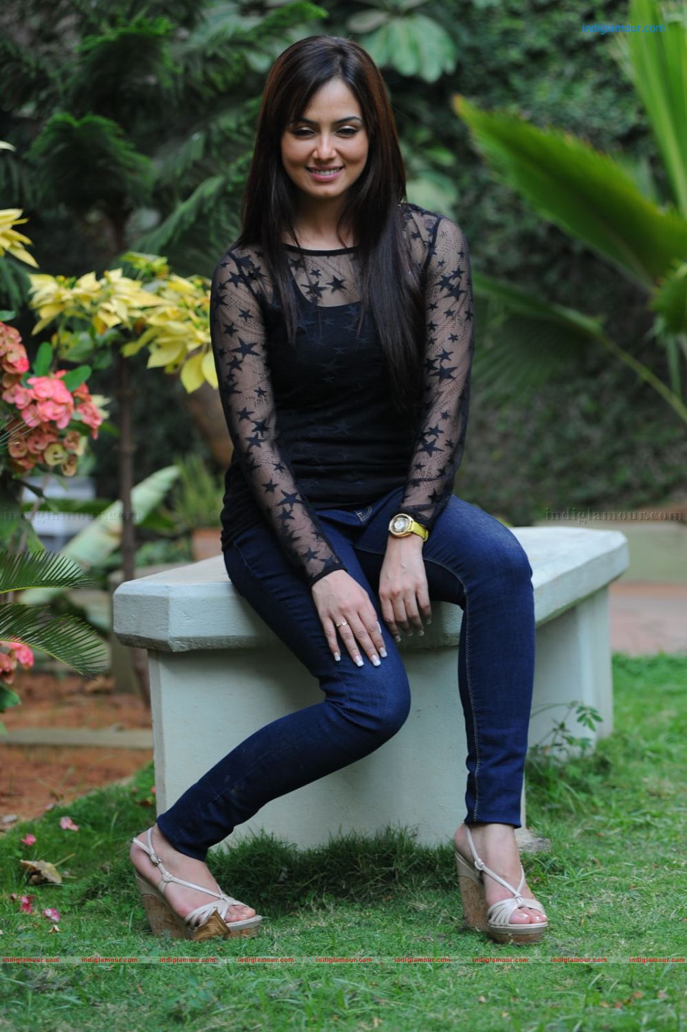 Sana Khan Actress hd photo