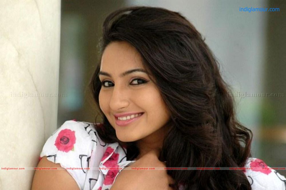 Ragini Dwivedi Actress hd photo