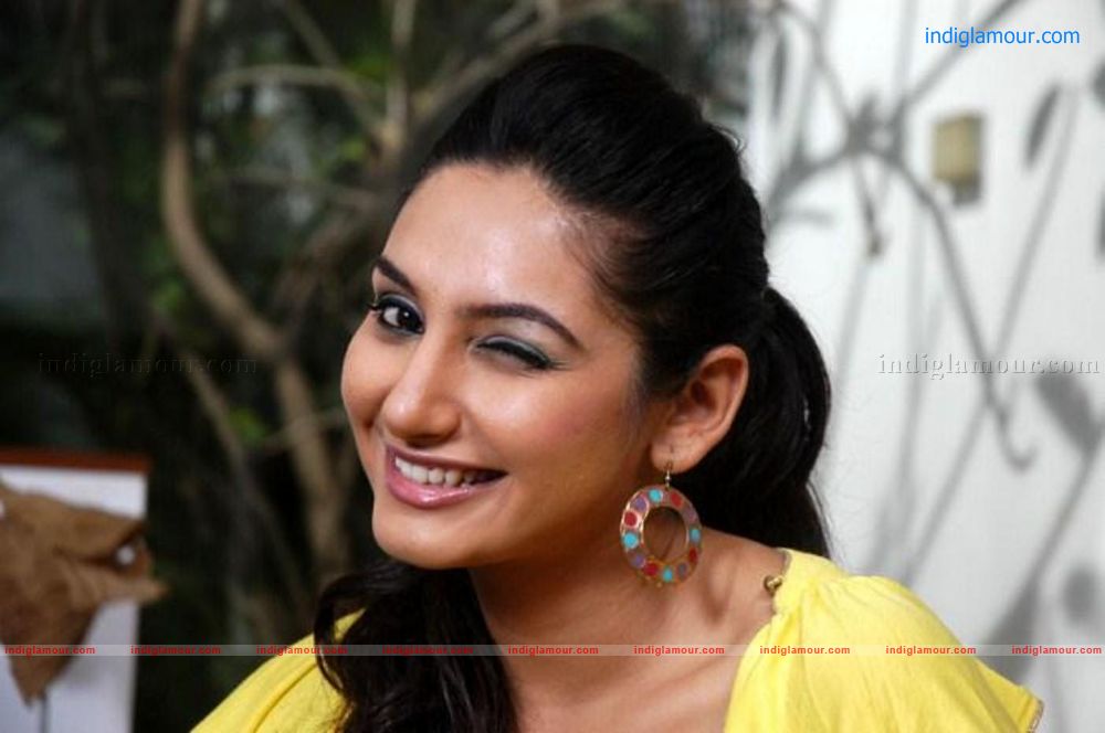 Ragini Dwivedi Actress hd photo