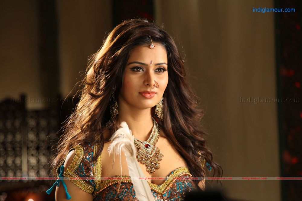Meenakshi Dixit Actress hd photo