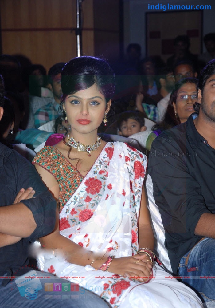 Monal Gajjar Actress hd photo