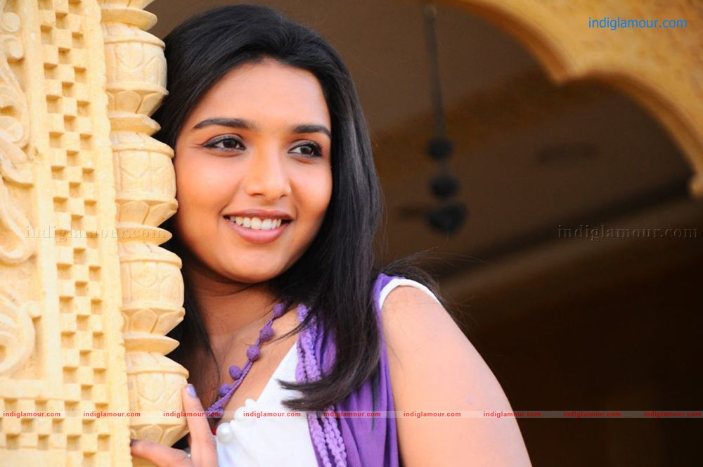 Deepti Nambiar Actress hd photo