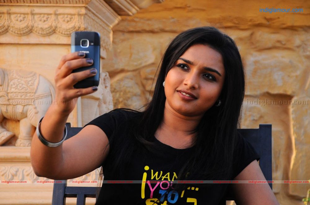 Deepti Nambiar Actress hd photo