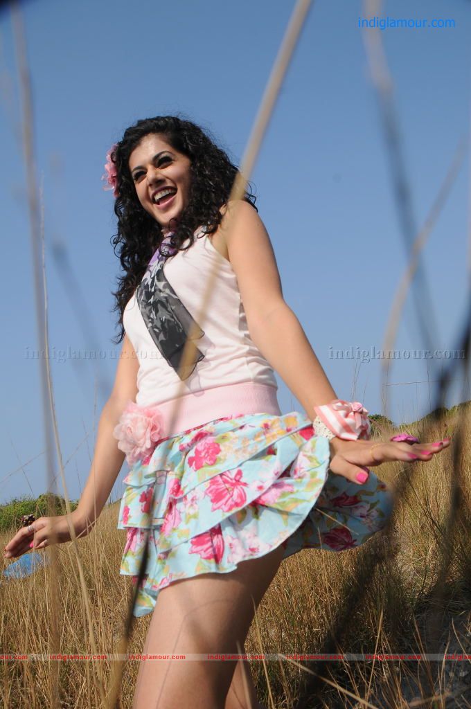 Tapsee Actress hd photo