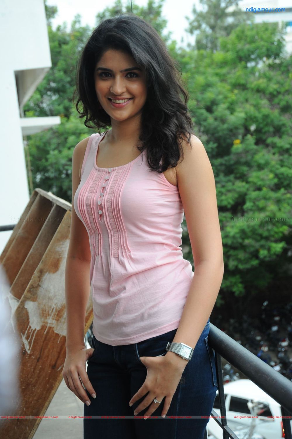 Deeksha Seth Actress hd photo
