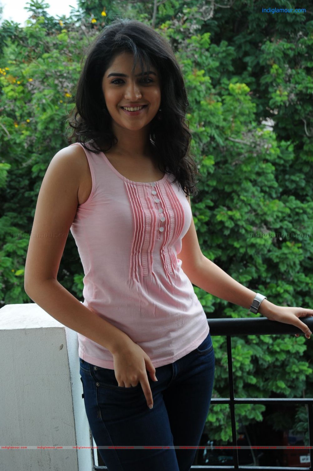 Deeksha Seth Actress hd photo