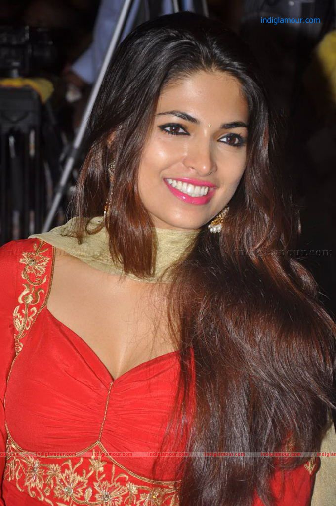 Parvathy Omanakuttan Actress hd photo