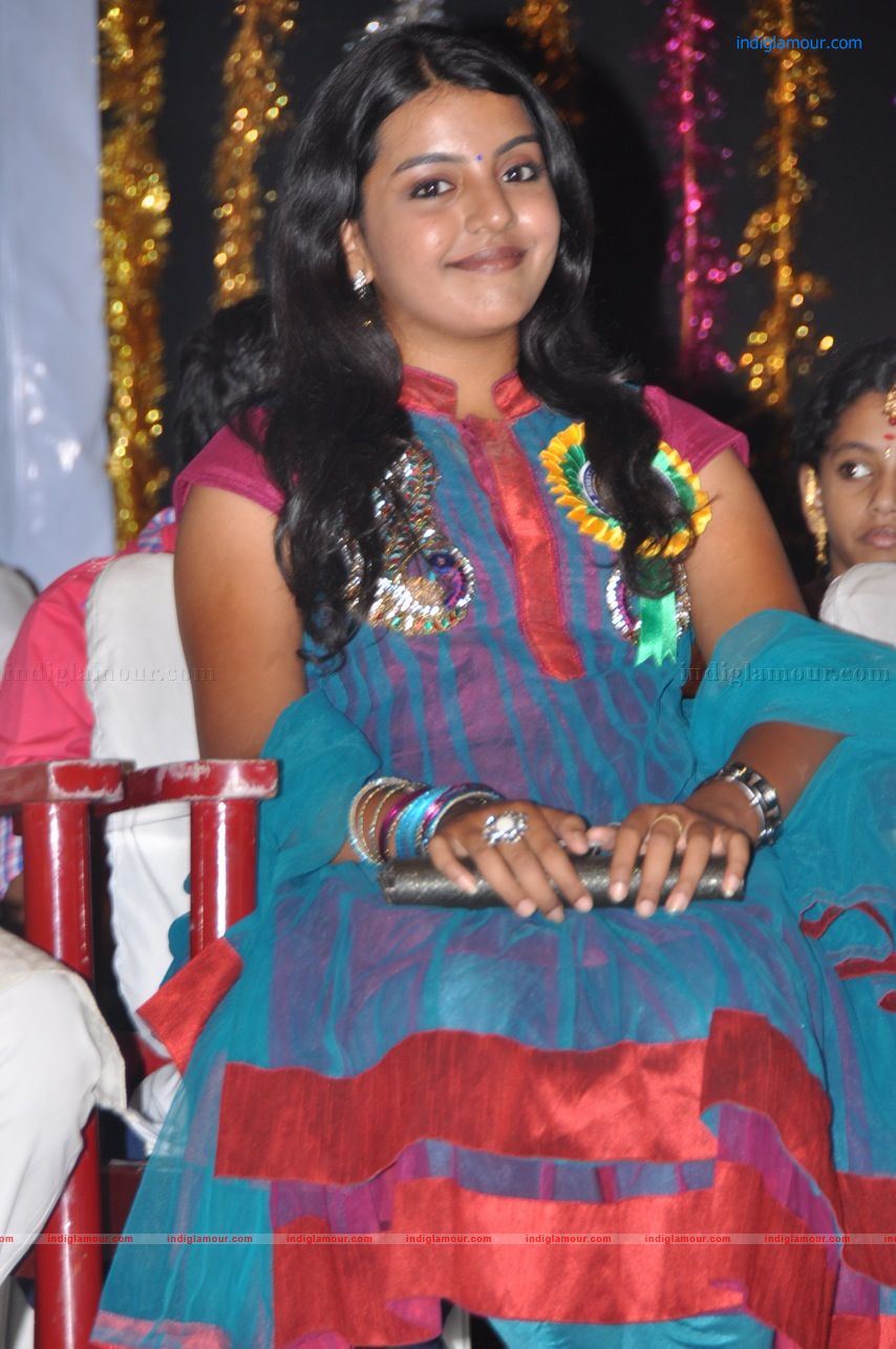 Divya Nagesh Actress hd photo