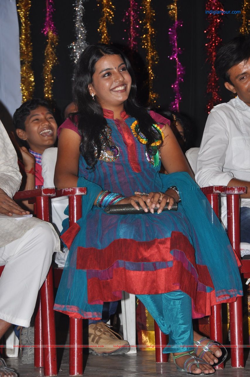 Divya Nagesh Actress hd photo