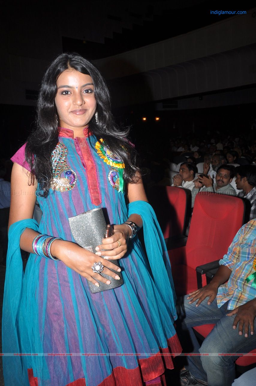 Divya Nagesh Actress hd photo