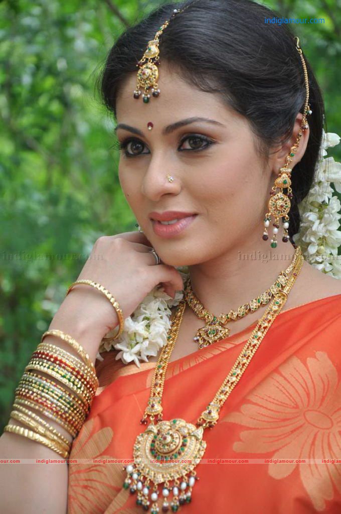 Sada Actress hd photo