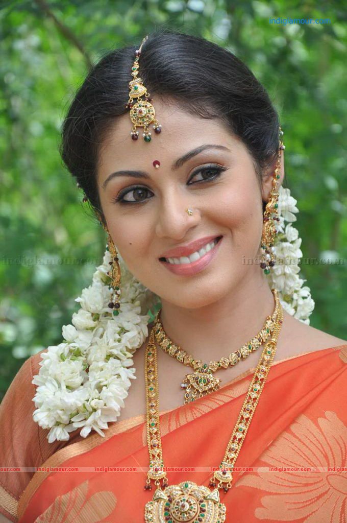 Sada Actress hd photo
