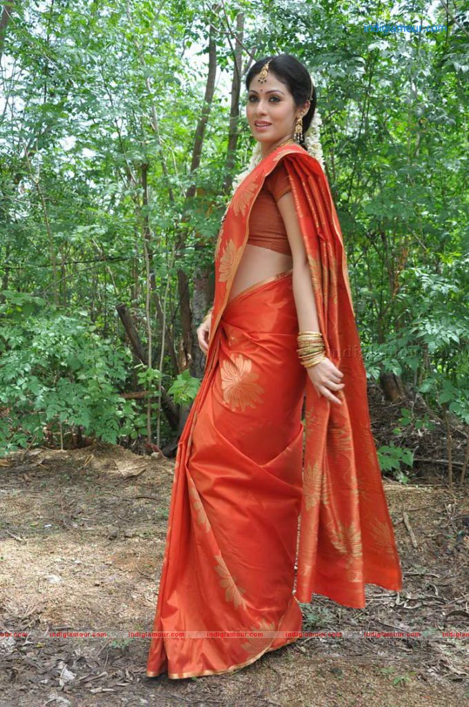 Sada Actress hd photo